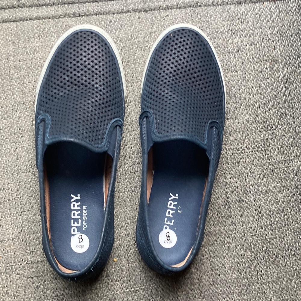 Navy blue size 8 Sperrys